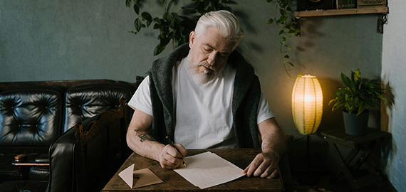 Écrire ses mémoires : comment raconter sa propre histoire ?